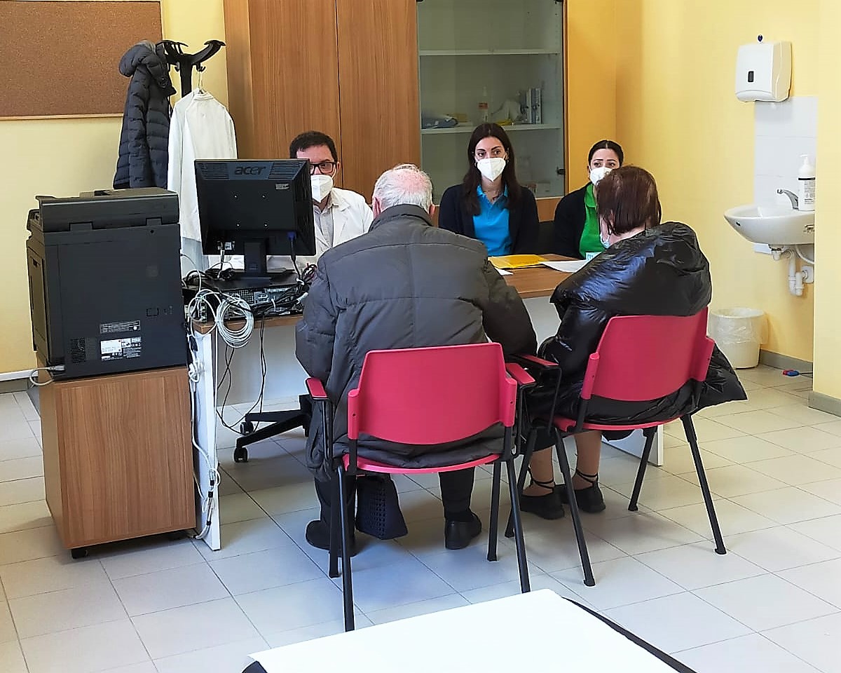 Il dr. Michele Gennuso visita nell'Ambulatorio Neurologico di FBC accreditato da Regione Lombardia a Crema