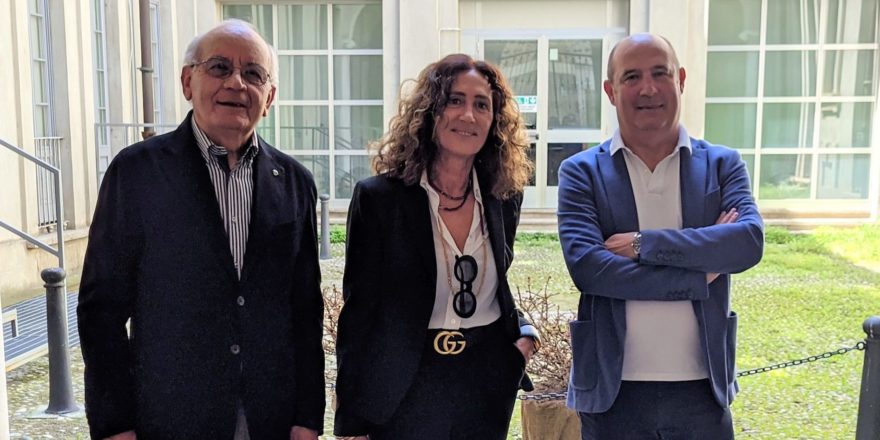 Da sinistra: Luciano Bergamaschi - vice presidente Acli Crema; Bianca Baruelli - presidente FBC; Antonio Doldi - presidente Acli Crema